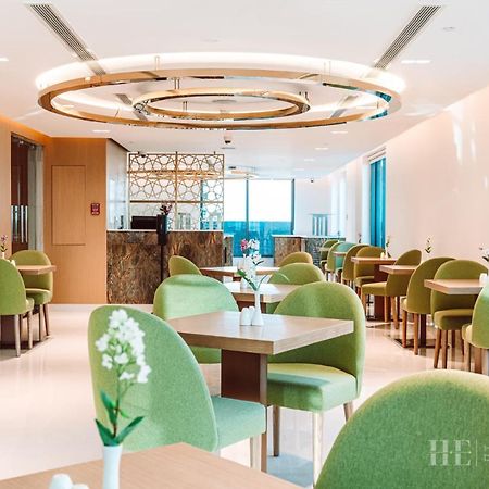He Hotel Apartments Dubaj Kültér fotó The lounge at the airport