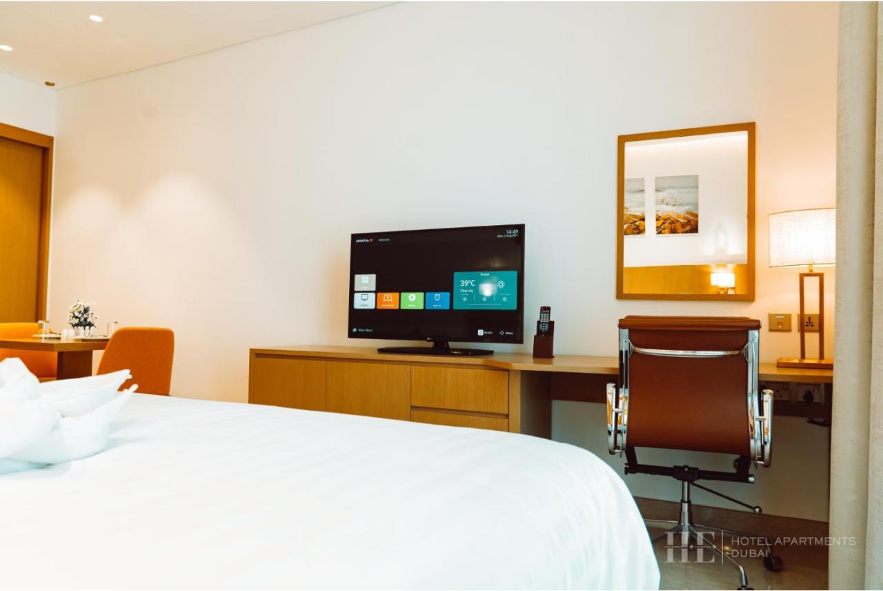 He Hotel Apartments Dubaj Szoba fotó A room at the hotel